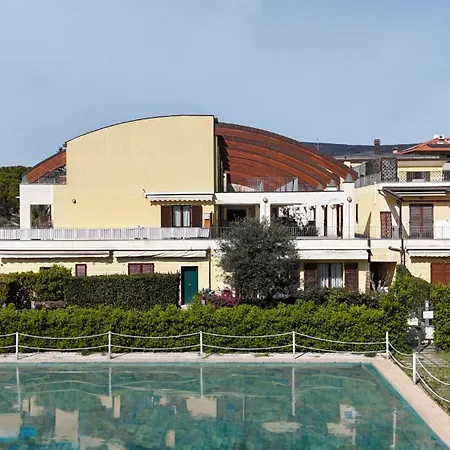 N186 - Numana, Nuovo Bilocale In Con Piscina シローロ